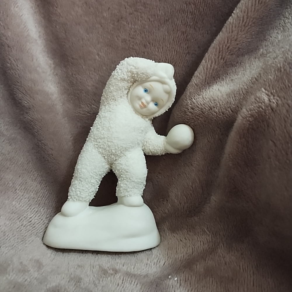 Snowbabies Throwing Snowball Figurine